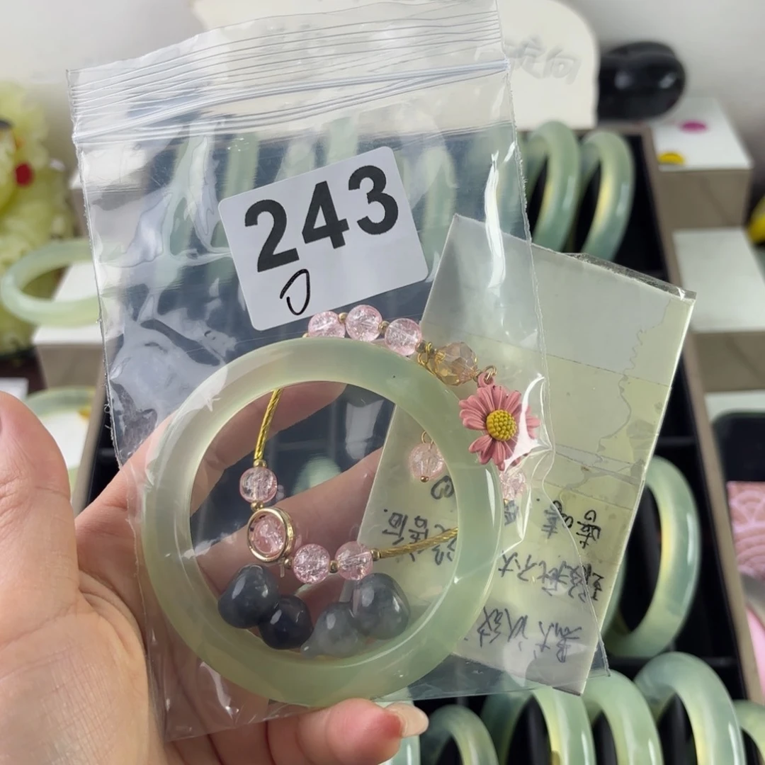 蛇纹石玉未镶嵌手镯L****儿