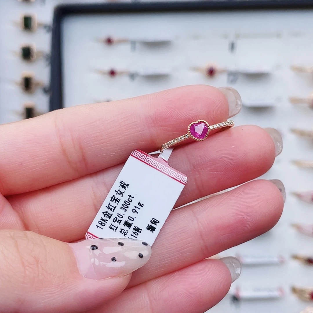 18K金镶嵌戒指红宝石