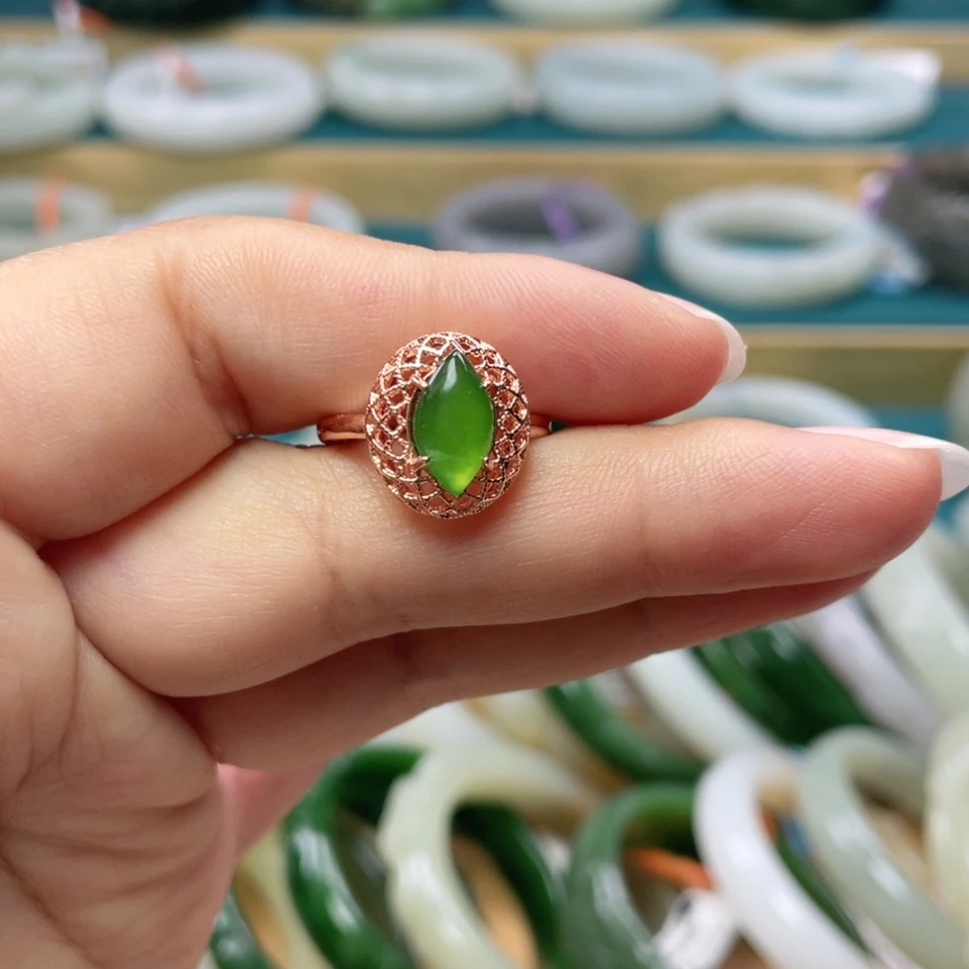 未镶嵌戒指和田玉