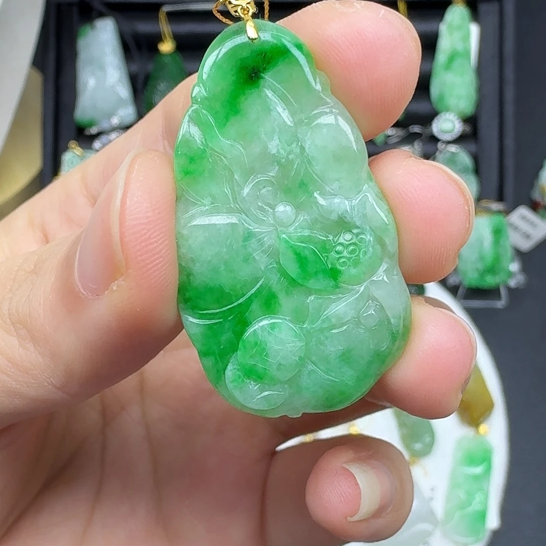 翡翠18K金镶嵌颈饰