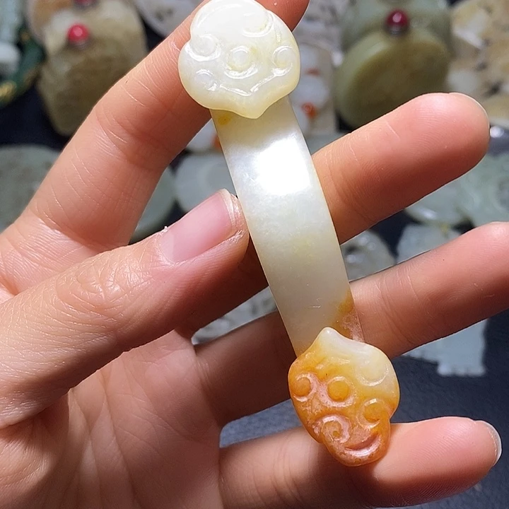 和田玉（糖玉）未镶嵌颈饰