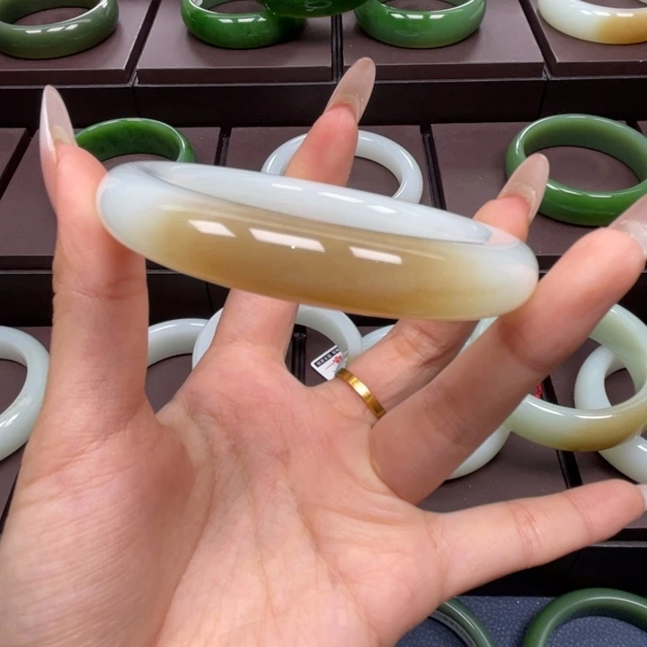 和田玉未镶嵌手镯