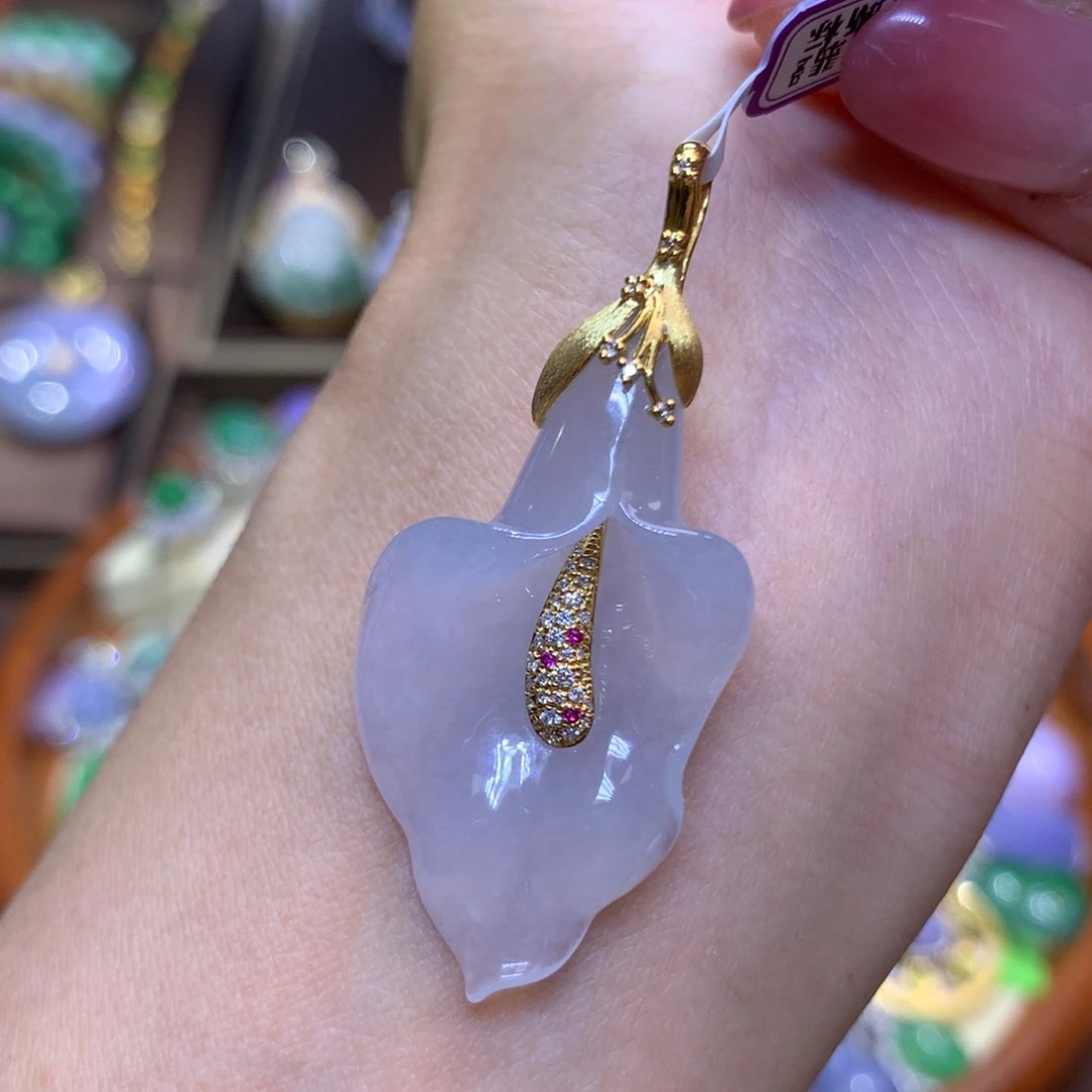 翡翠18K金镶嵌颈饰