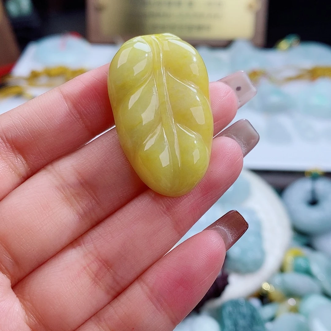 翡翠未镶嵌颈饰7509