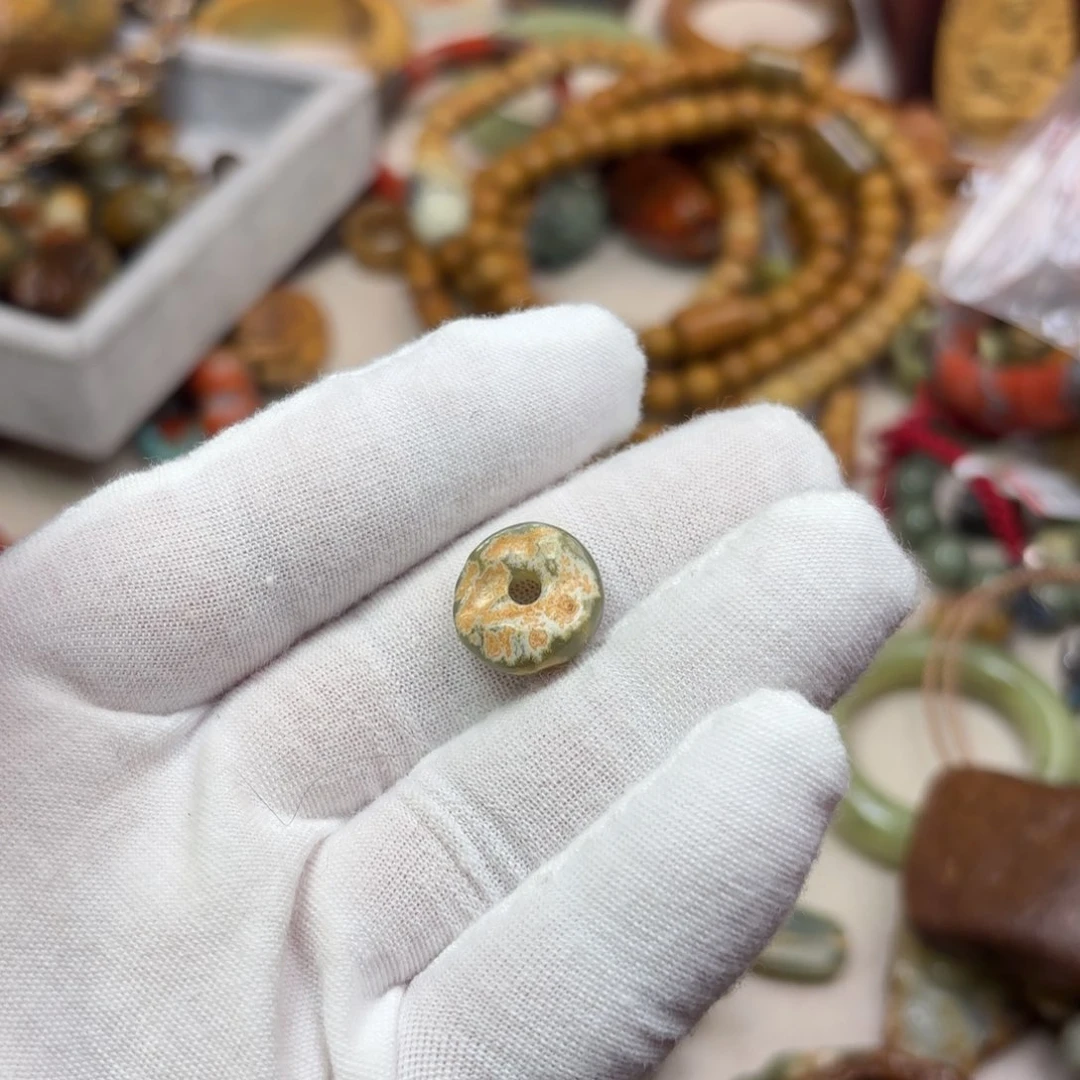 岫岩河磨玉（透闪石质玉）颈饰未镶嵌玫*花