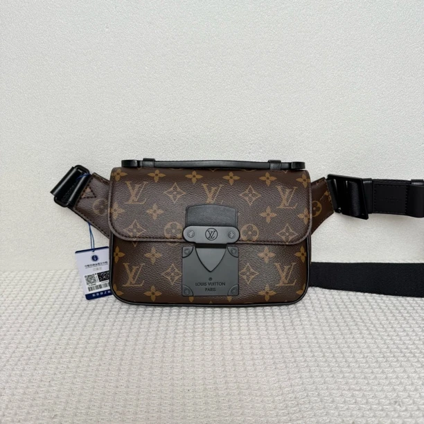 99新 LouisVuitton/路易威登 5867/男士时尚芯片款棕老花胸包
