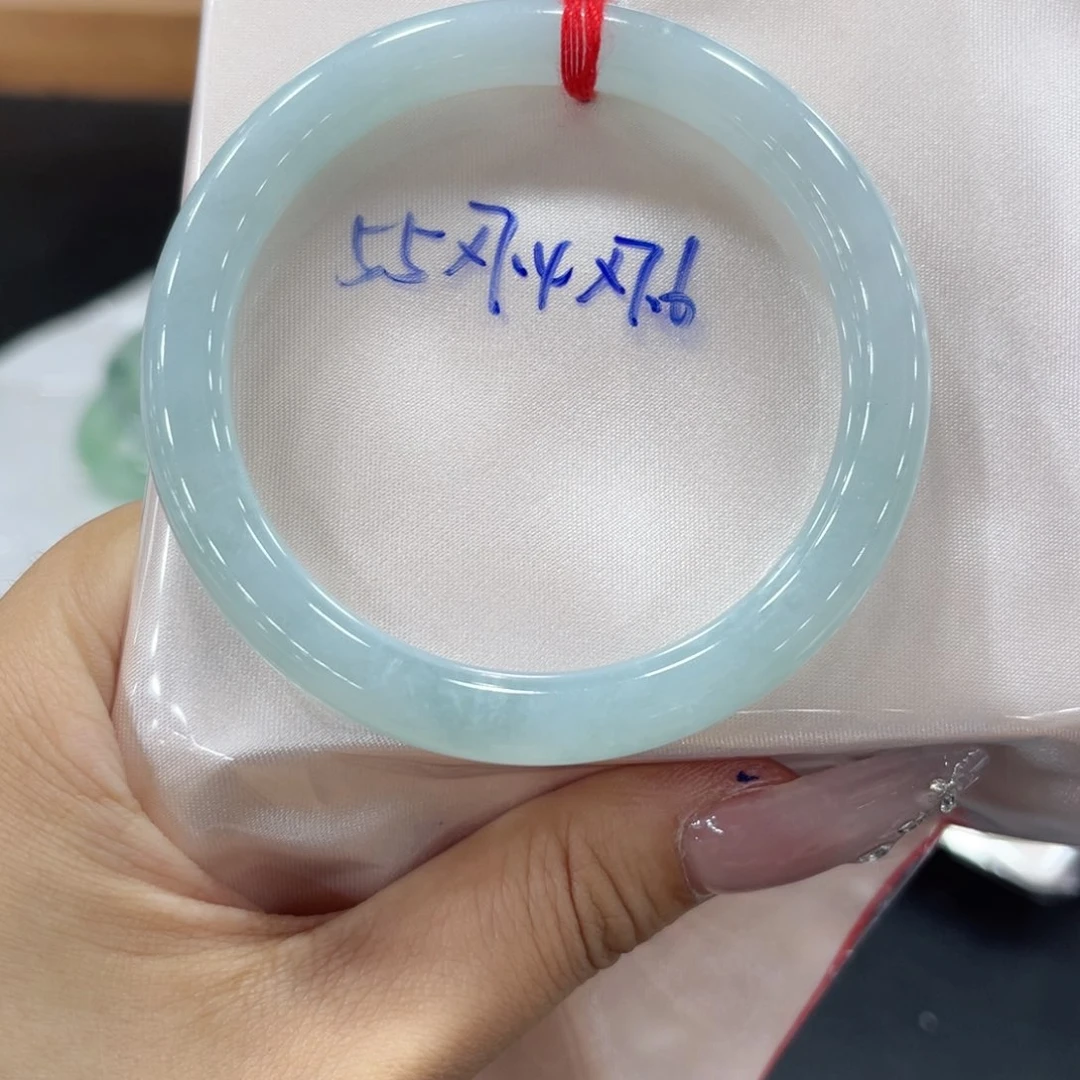 翡翠手镯未镶嵌翡翠