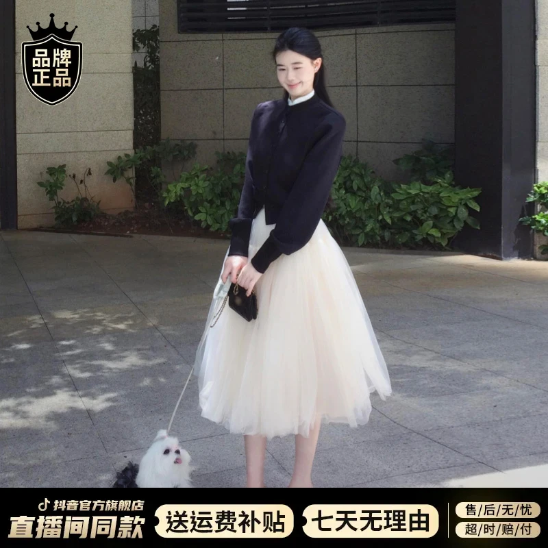 赫本风显瘦黑色针织开衫外套女早秋套装2025新款白色连衣裙两件套