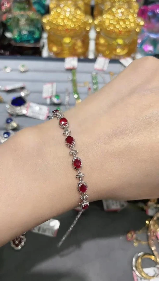 18K金镶嵌天然红宝石手链