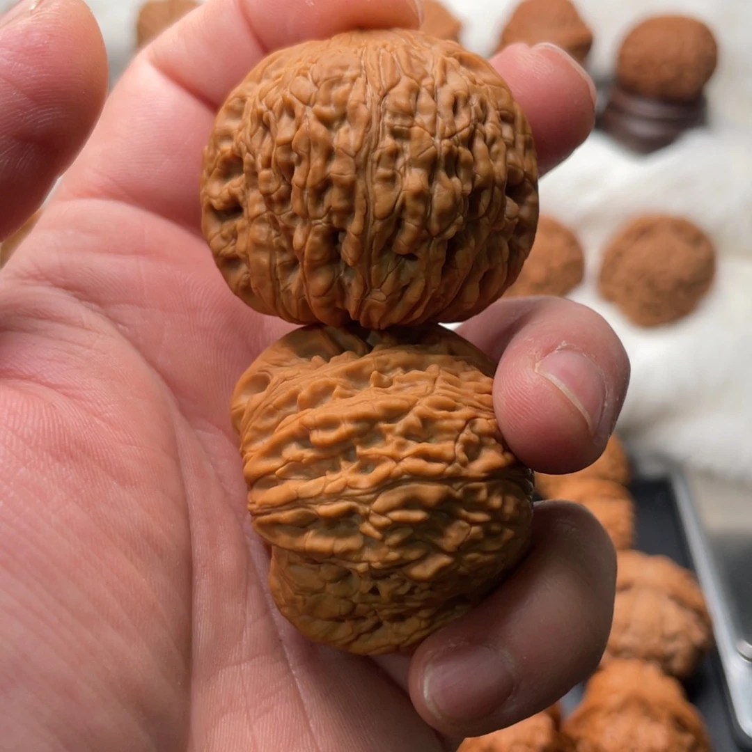 文玩核桃吊坠绣球