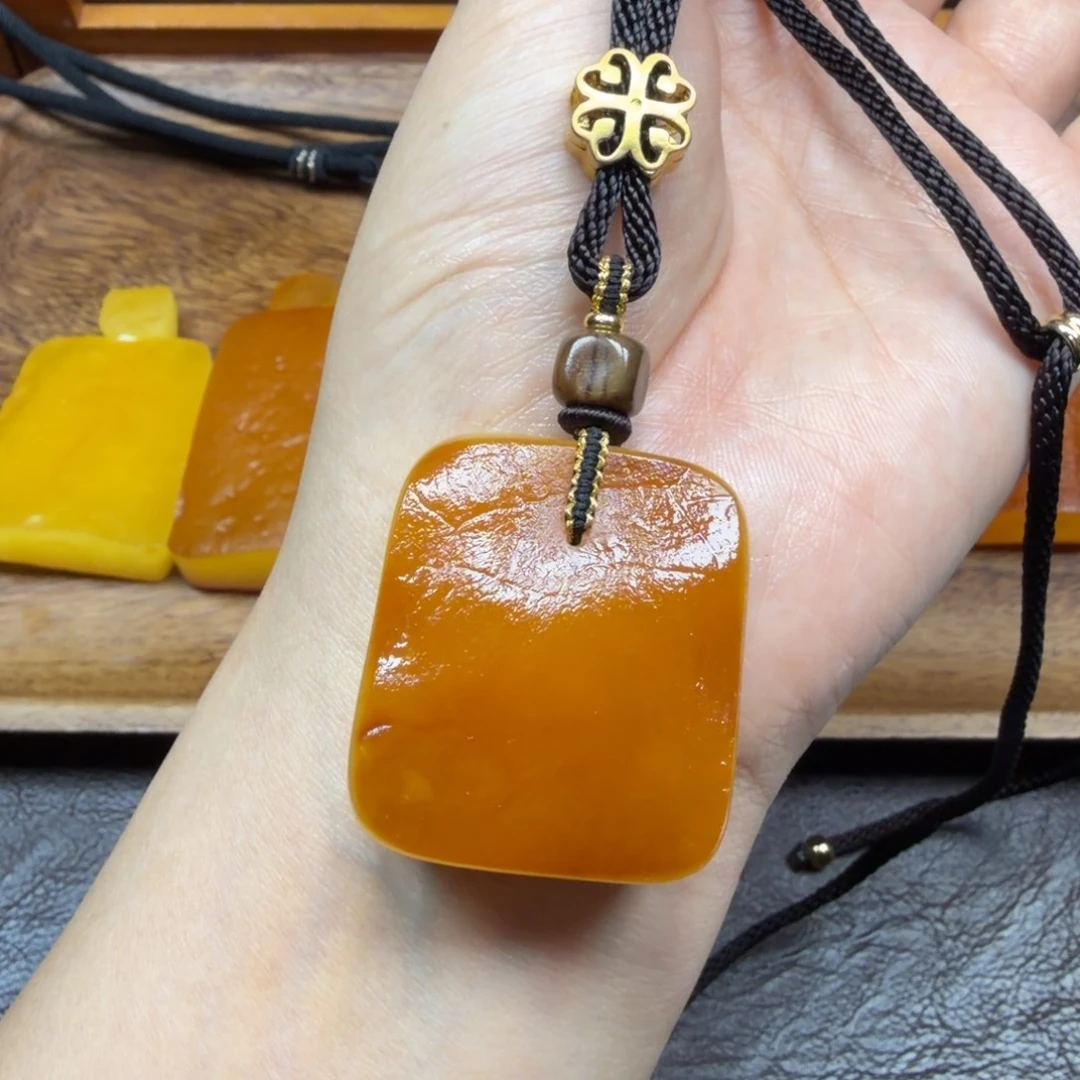 琥珀未镶嵌吊坠(赠链)