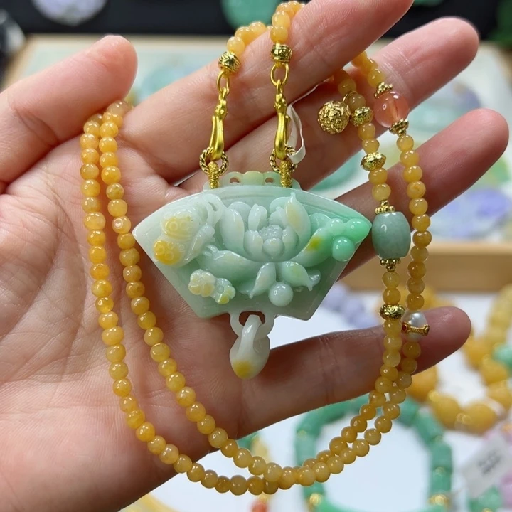 颈饰未镶嵌翡翠吊坠