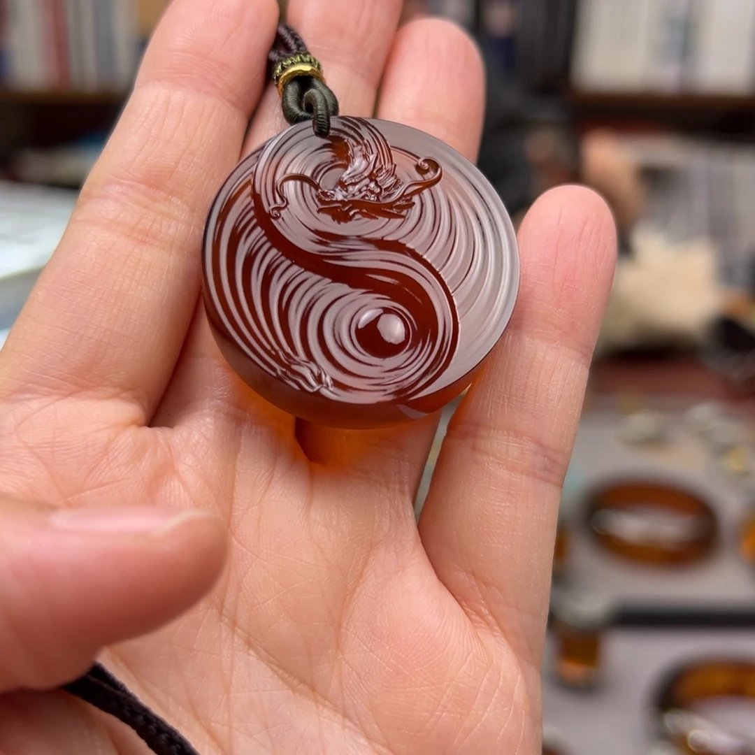 琥珀颈饰未镶嵌太极龙