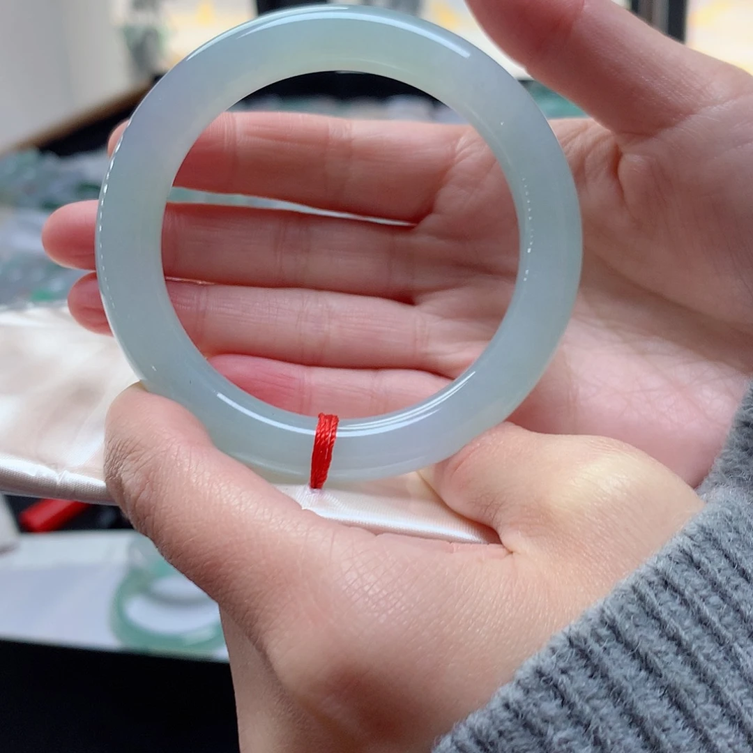 翡翠手镯未镶嵌翡翠