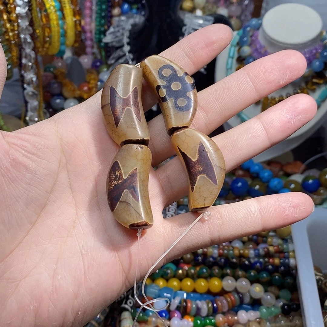 石英质玉未镶嵌，2颗天珠老玛瑙勒子20×39mm，