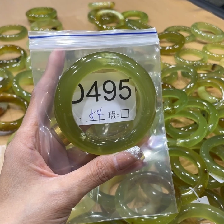 未镶嵌蛇纹石玉手镯画*