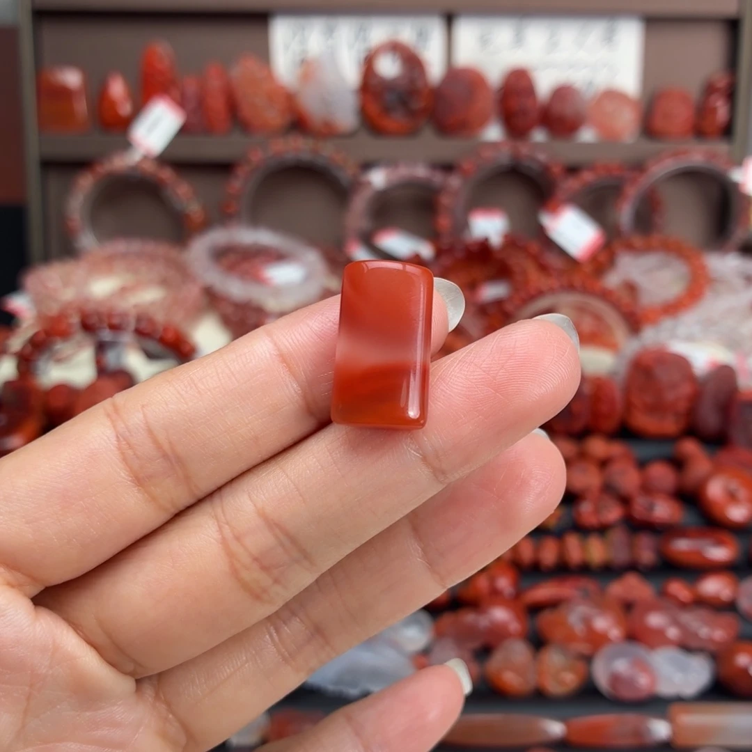 蜜***茶南红玛瑙未镶嵌颈饰无事牌