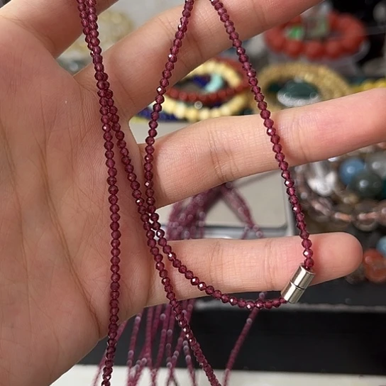 石榴石颈饰未镶嵌矿坑