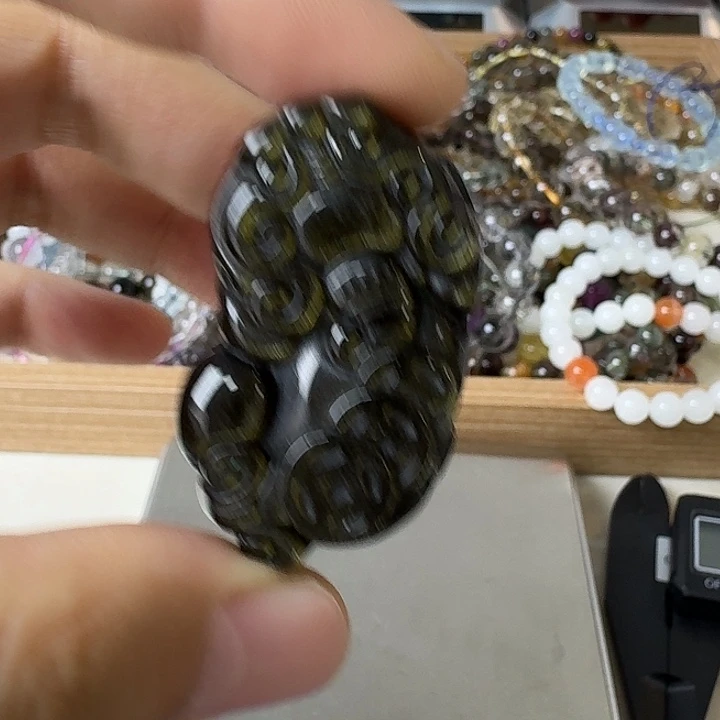 黑曜岩未镶嵌颈饰矿坑