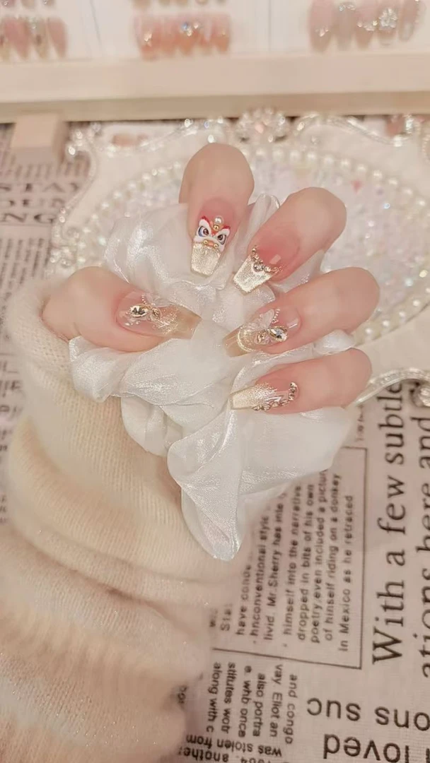 【财蝶醒狮】醒狮新年战猫眼轻奢纯手工显白金色美甲贴手工穿戴式