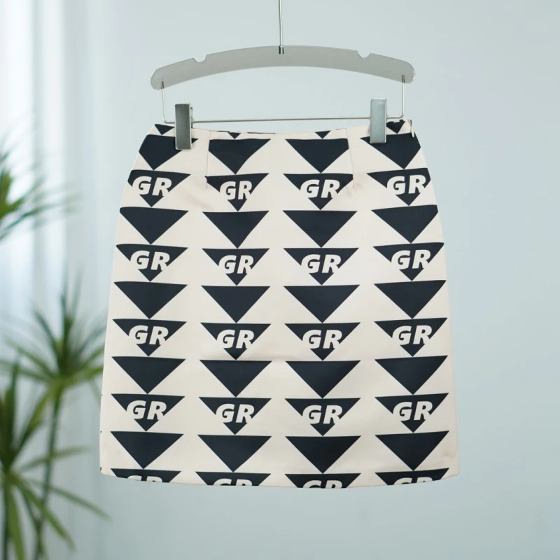 尚系列  E162-5  女装时尚撤柜半身裙杏色FW13R23