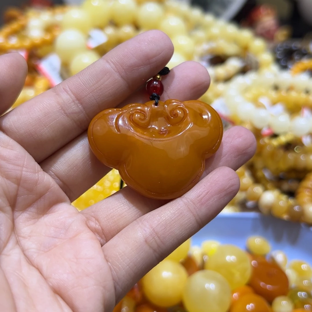 琥珀珠宝奇石未镶嵌