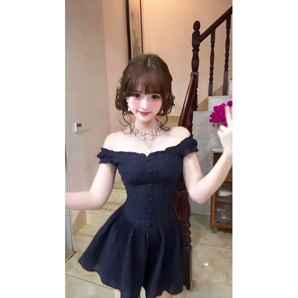 露肩提花背心吊带连衣裙女2025夏季修身A字短款裙子收腰显瘦纯欲