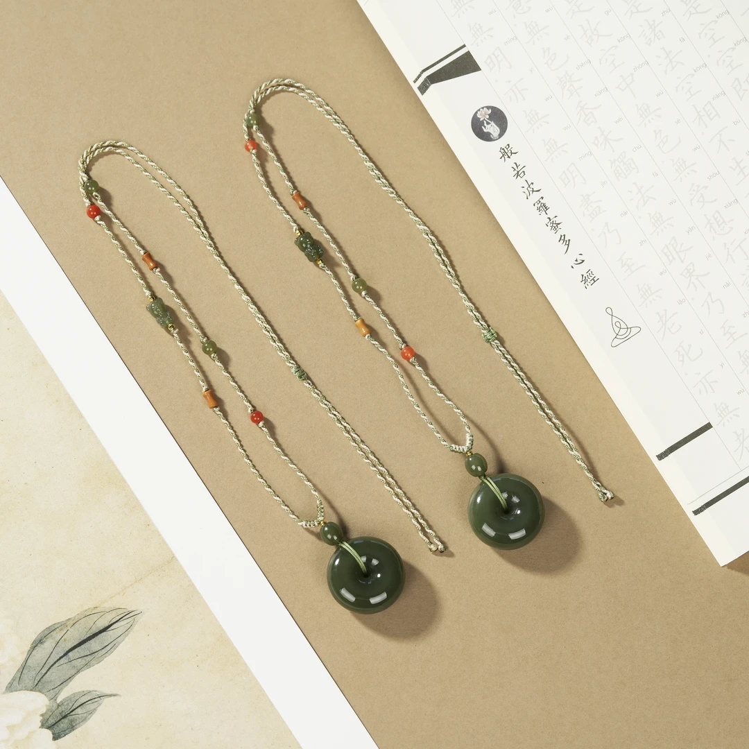 和田玉吊坠-多样性发其一-25.5×11mm-V08512-M（甄选）含配绳