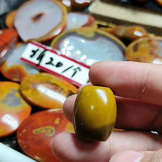 曹***俗玛瑙/玉髓未镶嵌颈饰
