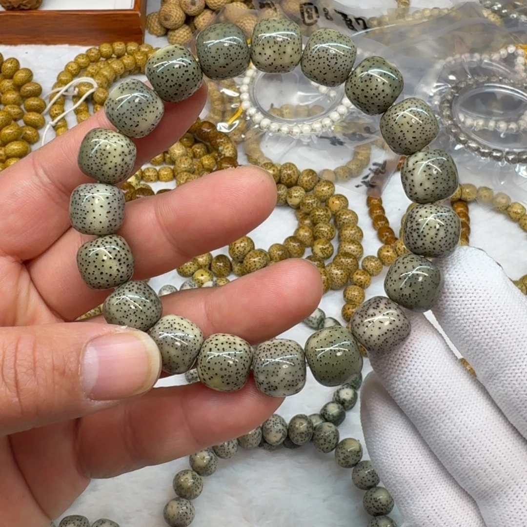 *****吊坠星月菩提石玉料