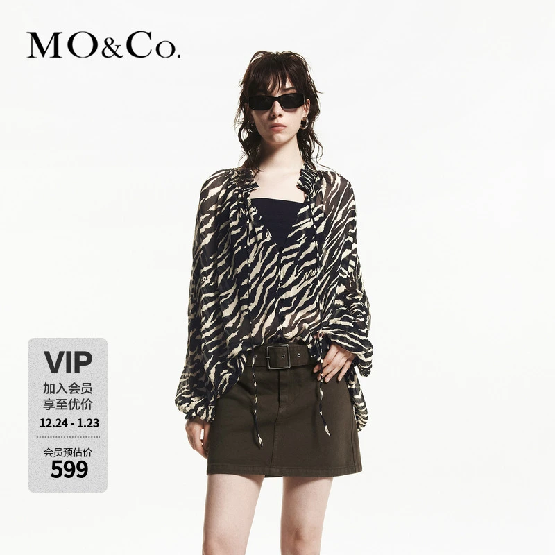 MOCO秋宽松落肩灯笼袖雪纺虎纹上衣(附吊带)MBD3TOP024