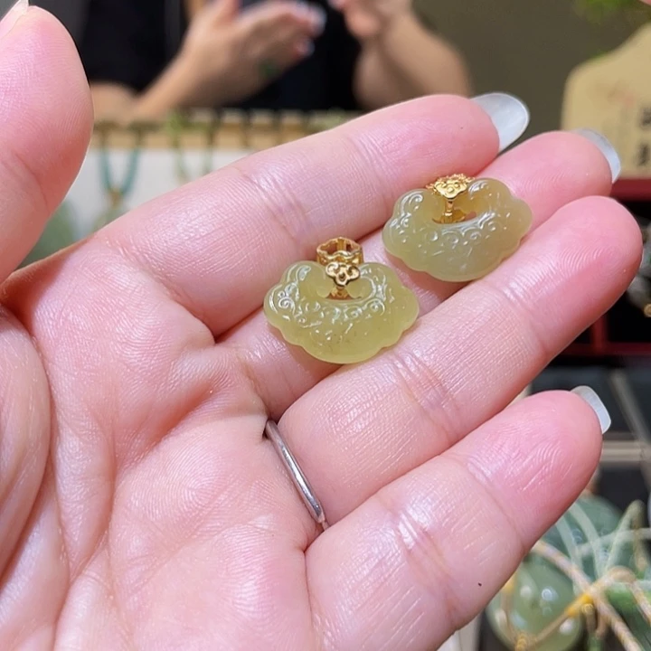 和田玉未镶嵌颈饰发1