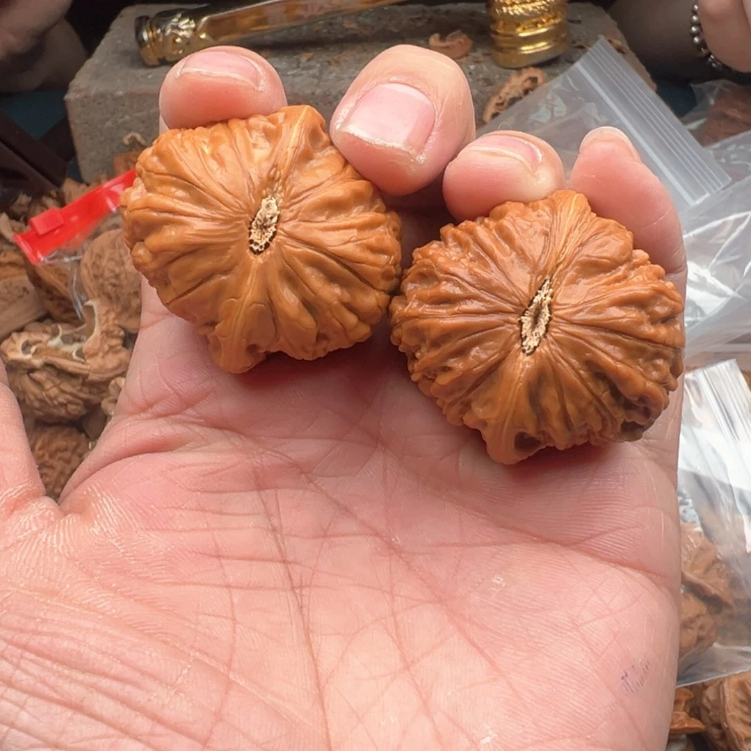 桃核把件39铁锤妹妹