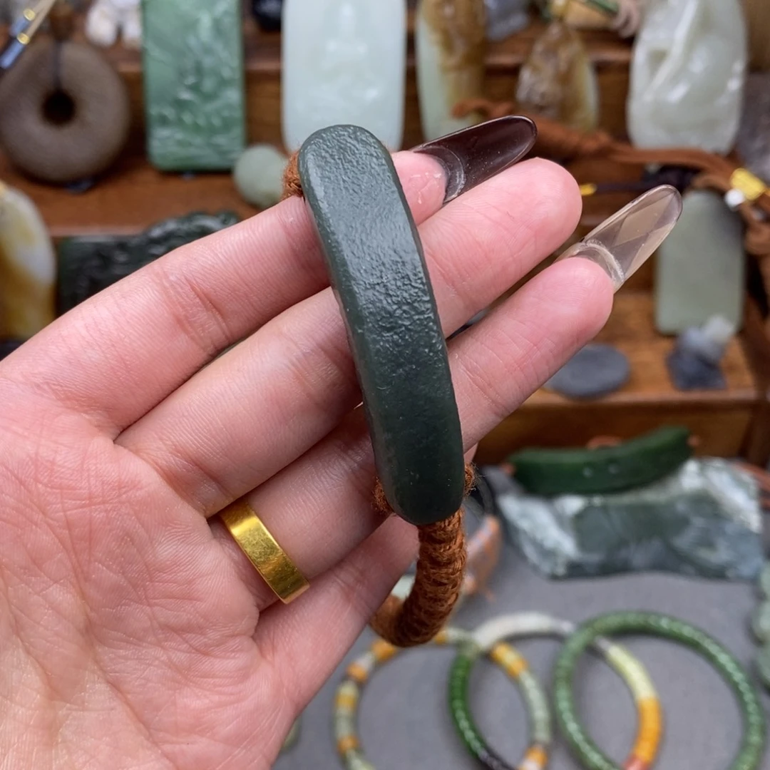 和田玉颈饰未镶嵌别****后