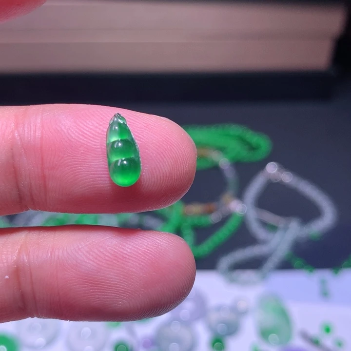 裸石翡翠冰种甜阳绿