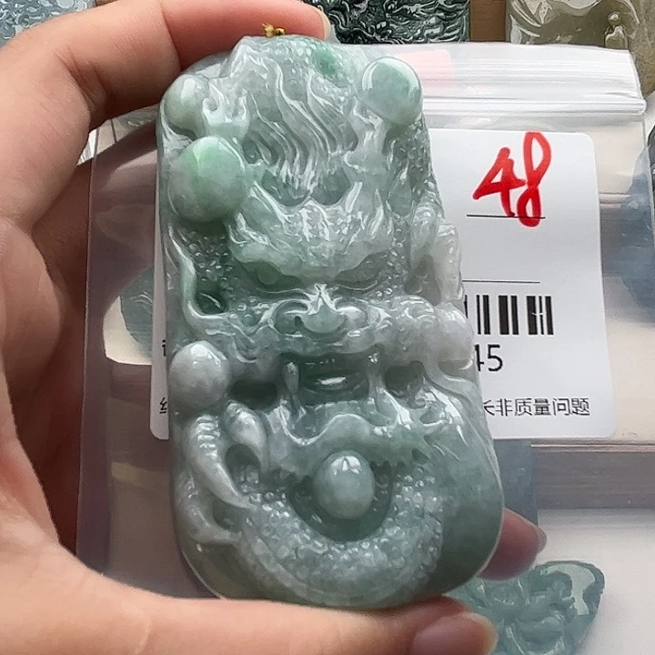 翡翠未镶嵌颈饰挂件