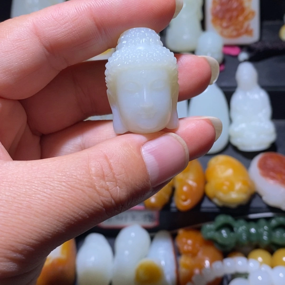 小***学和田玉未镶嵌颈饰