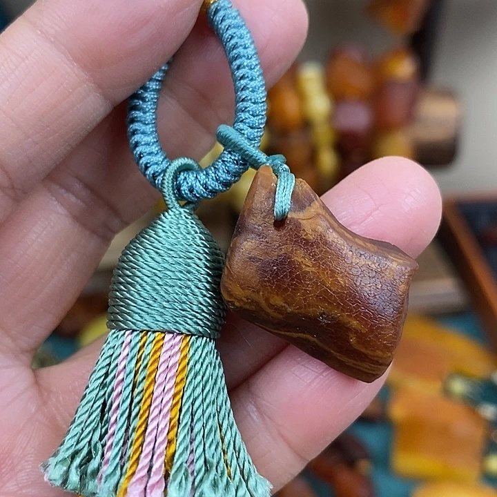 琥珀未镶嵌颈饰钥匙扣