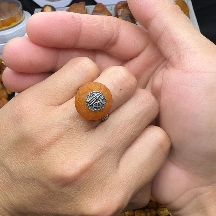 琥珀银S925镶嵌裸石天然蜜蜡戒指