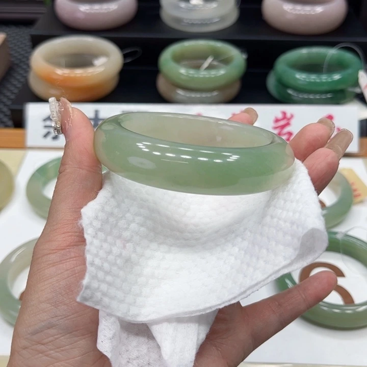 石英质玉手镯合金洗**?