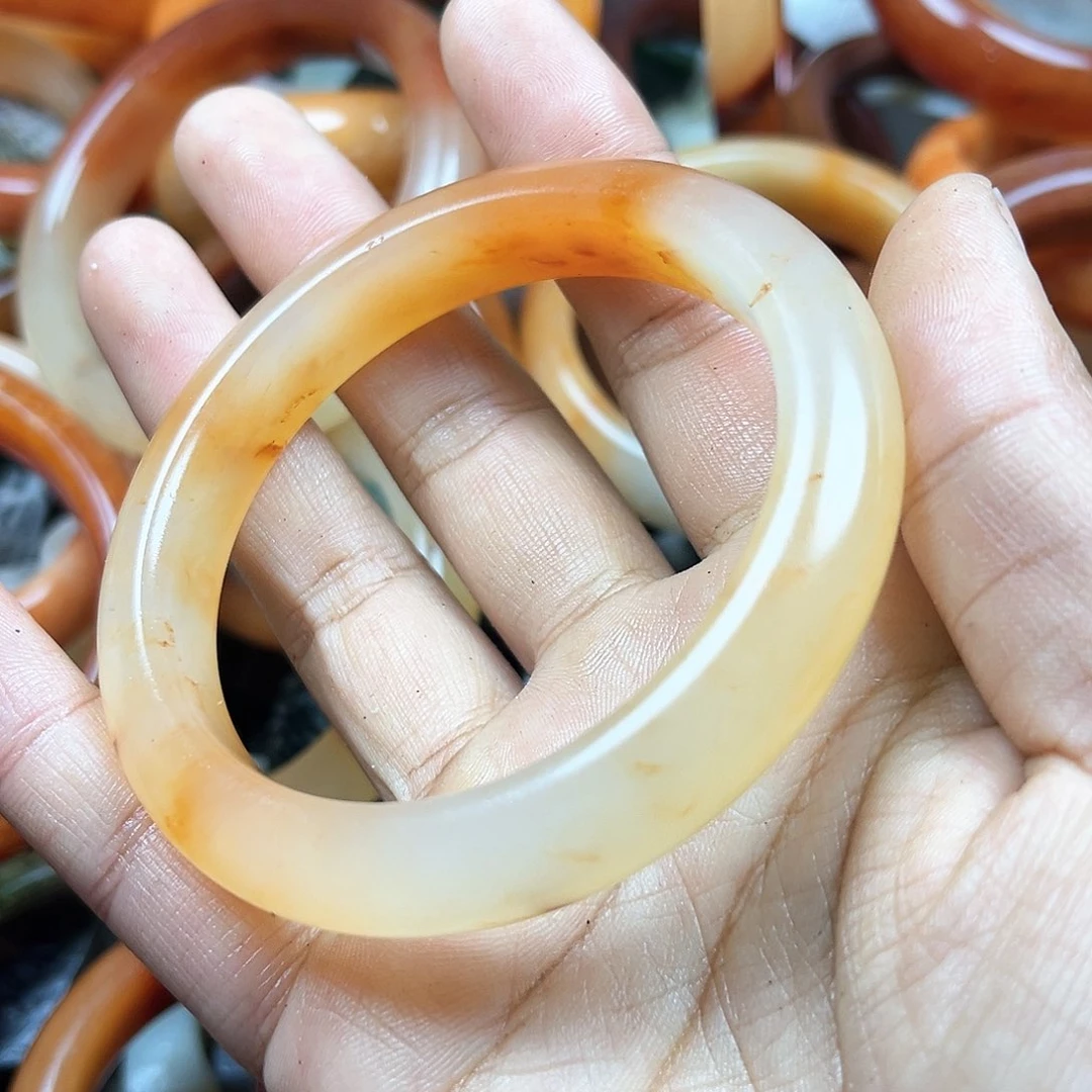 未镶嵌石英质玉（黄龙玉）颈饰绿*鼎