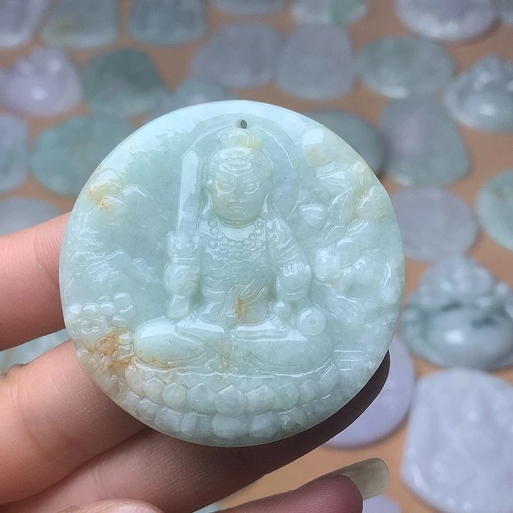 翡翠未镶嵌颈饰不动明王