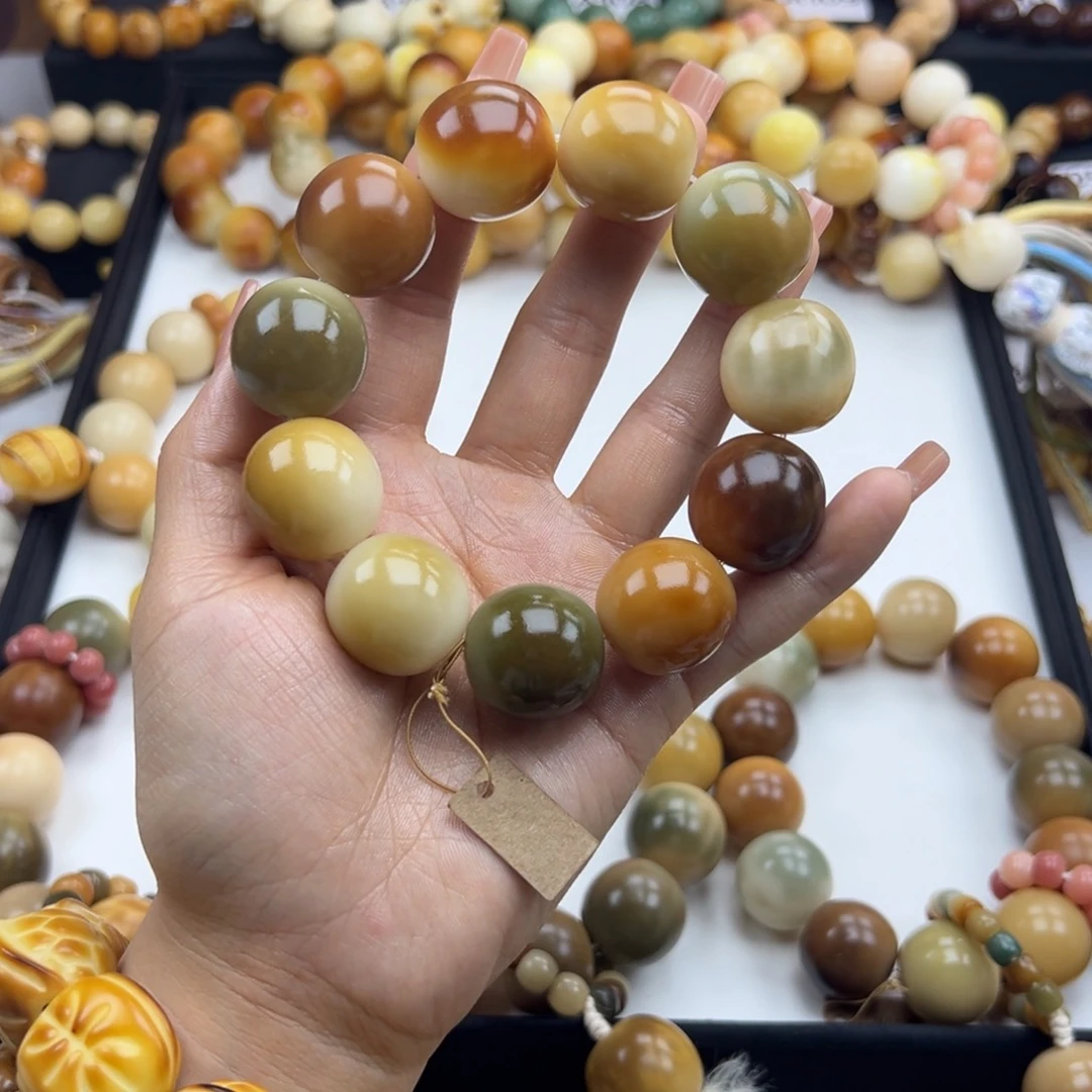 白玉菩提吊坠微瑕孔道23