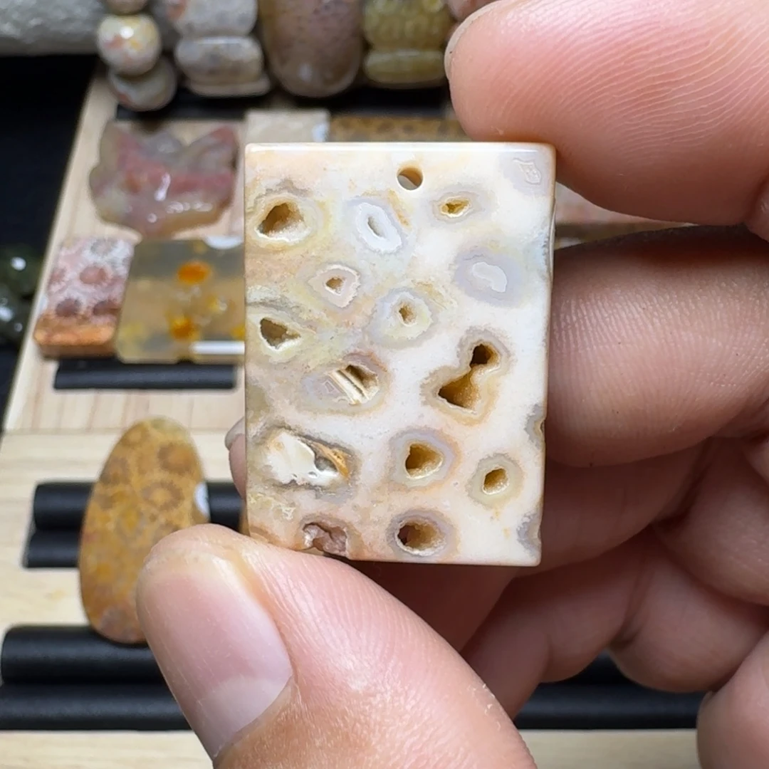 石英质玉未镶嵌纯天然色有机玉石保真色瑕疵特价不退换