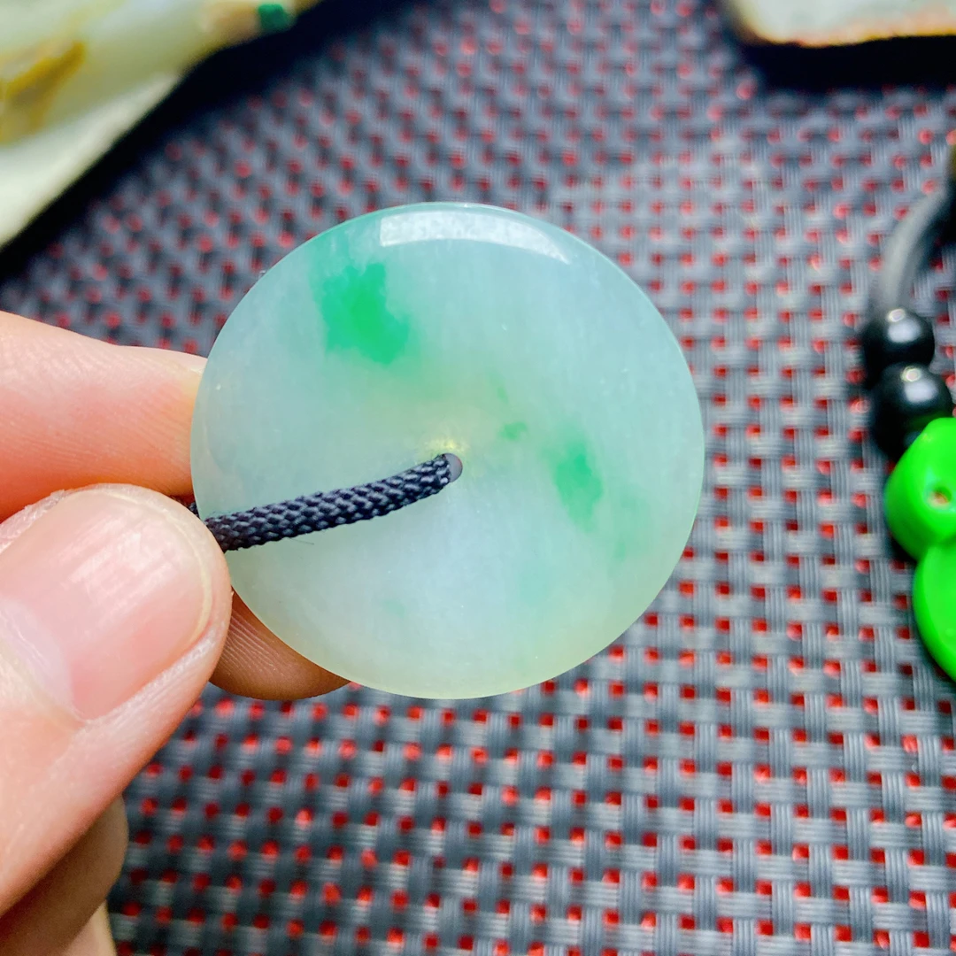 A货翡翠飘绿花饱满平安扣挂件