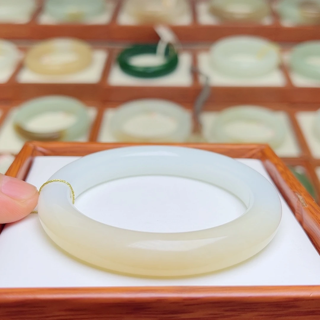 和田玉手镯未镶嵌53