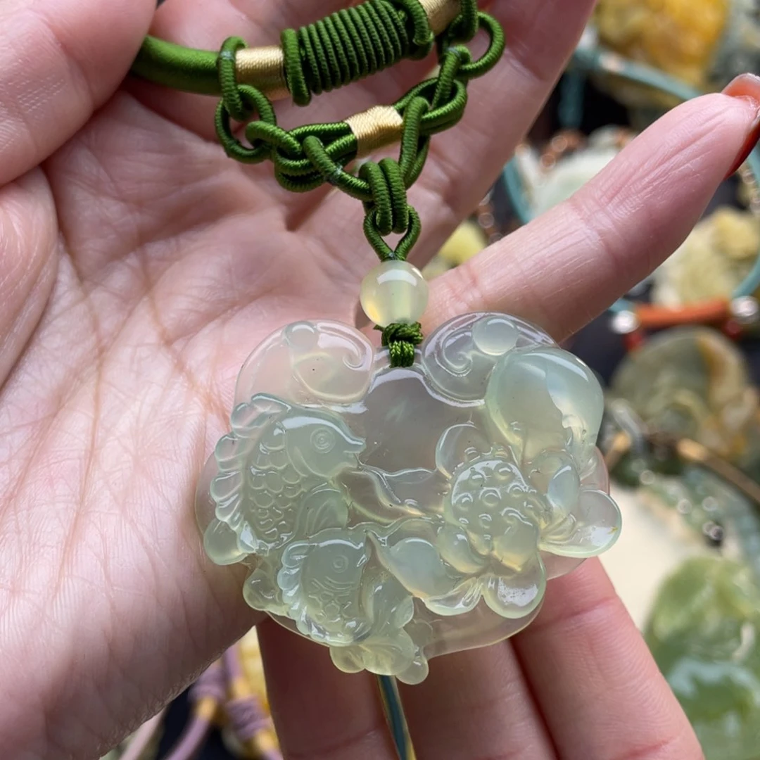 蛇纹石玉颈饰未镶嵌