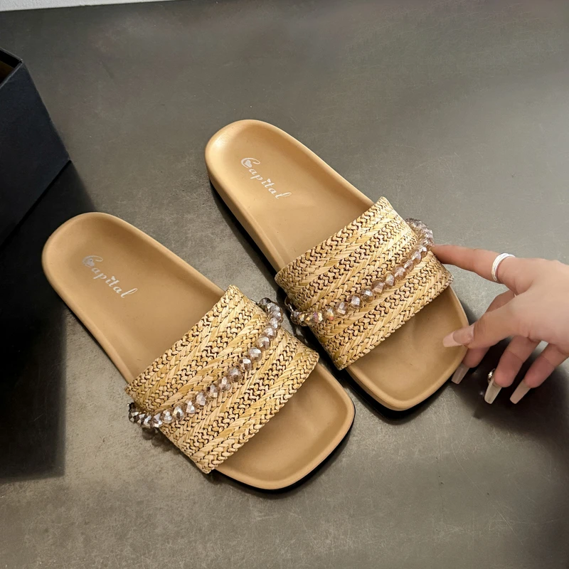 拖鞋女夏季外穿2025新款时尚百搭珍珠水钻草编底平底凉拖鞋一字拖