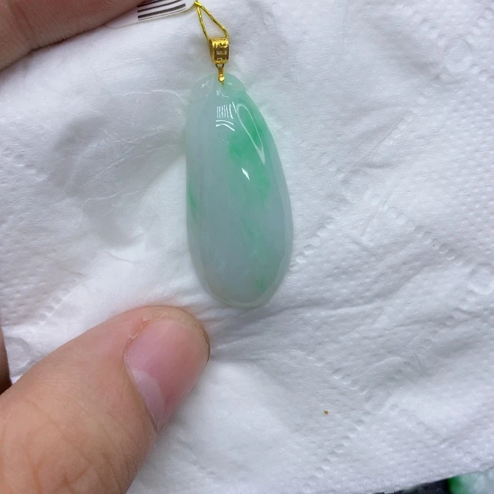 颈饰18K金镶嵌翡翠