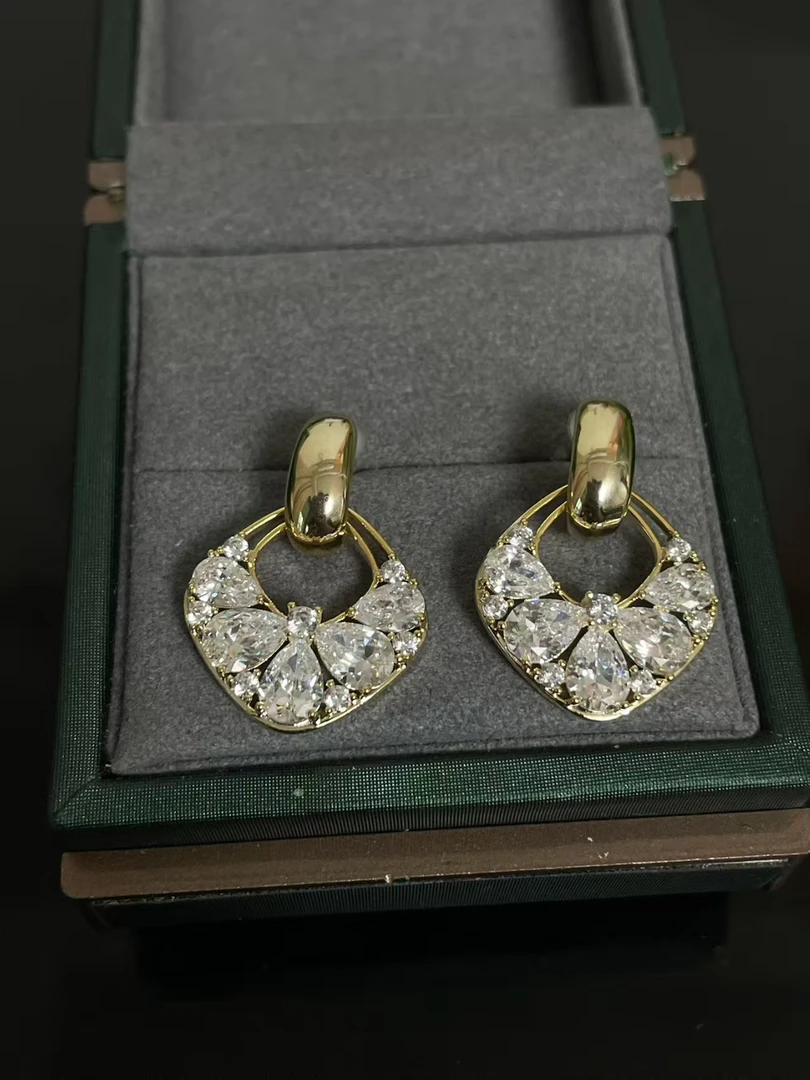 【米米甄选 绚丽多彩】白色耳钉 X-1142